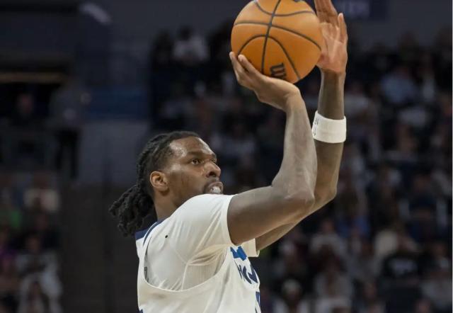 开云体育下载官网-遭绯闻球员打爆！里德能攻能防成湖人难解对位