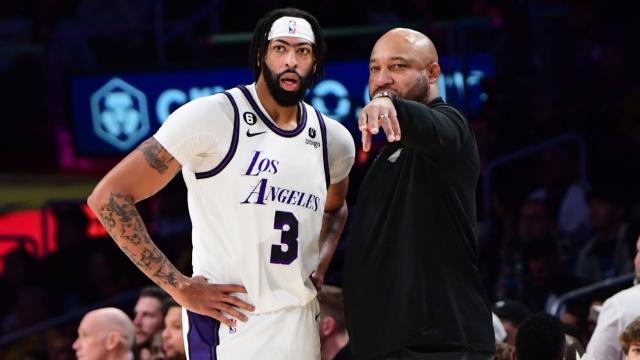 开云体育下载APP-戴维斯37+18带队结束连败，他用实际行动支持主帅