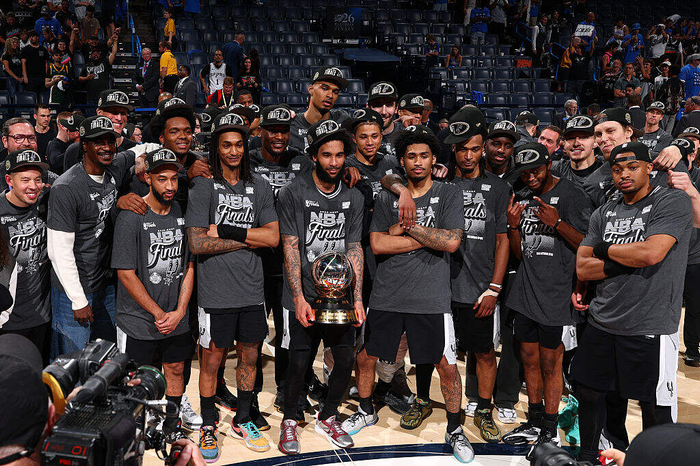 开云体育下载网址-现在,未来已来!马刺杀进总决赛的建队之道|NBA|总冠军|福克斯|圣安东尼奥马刺队|格雷格-波波维奇_新浪体育_新浪新闻